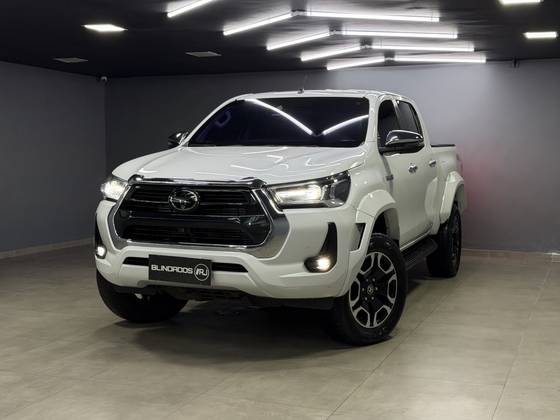 TOYOTA HILUX 2.8 D-4D TURBO DIESEL CD SRX PLUS 4X4 AUTOMÁTICO